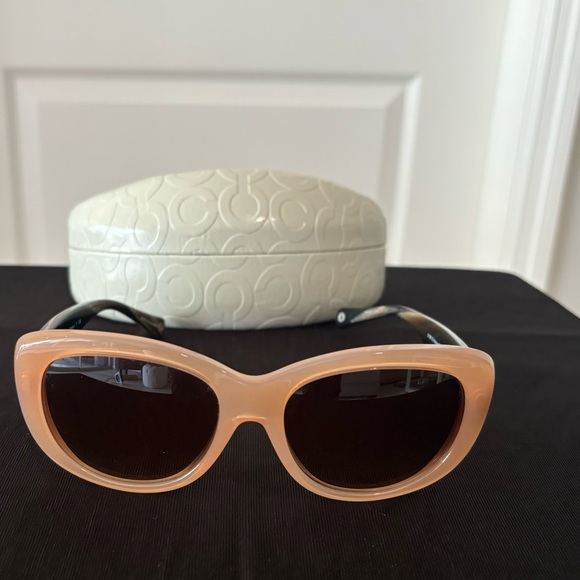 Coach Round Sunglasses - Picture 3 of 8